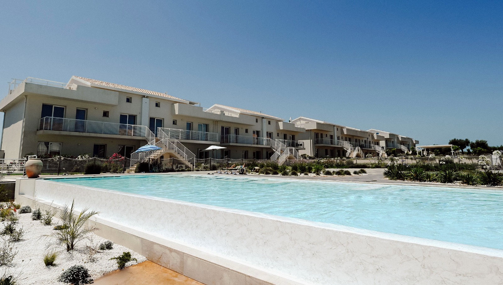 La Dimora delle Ninfe — vista piscina e mare